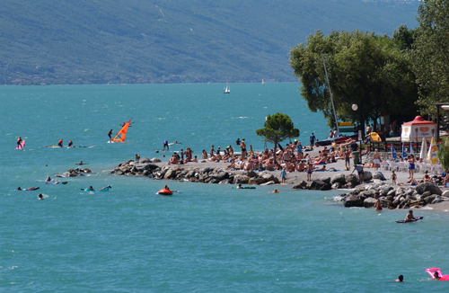 Kiesstrand Spiaggia in Limone